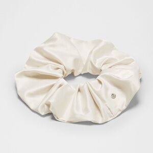 LULULEMON Uplifting Oversized Satin Scrunchie Light Ivory NWT